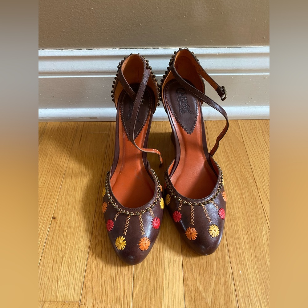 Carlos Santana brown wedges with flower embroidered sandals size 6.5